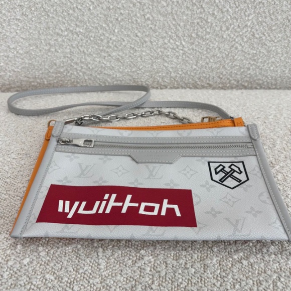Authentic Louis Vuitton Grey Monogram Canvas Story Double Flat Messenger Bag - Picture 1 of 14